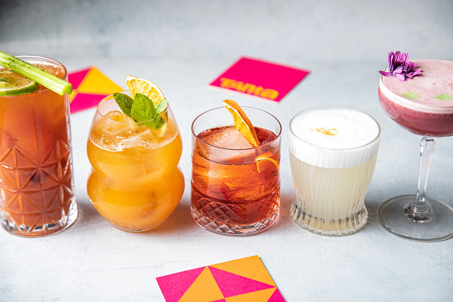 Tragos exclusivos y refrescantes con sabores peruanos en Tanta Restaurantes, perfectos para acompañar tu comida o disfrutar en cualquier momento
